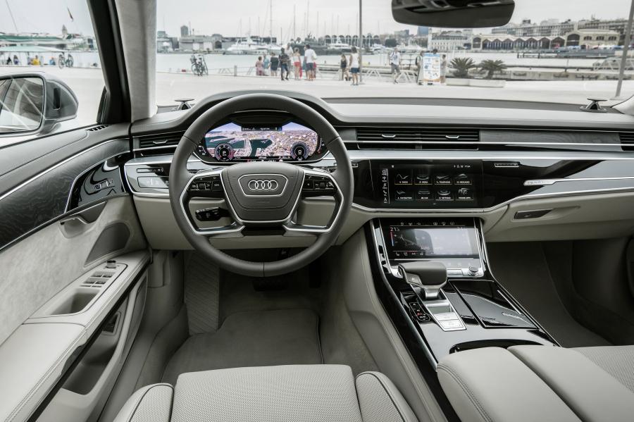 Торпедо Audi A8 L 50 TDI Quattro (D5) 2017 года  (WW) (фото 19 из 31)